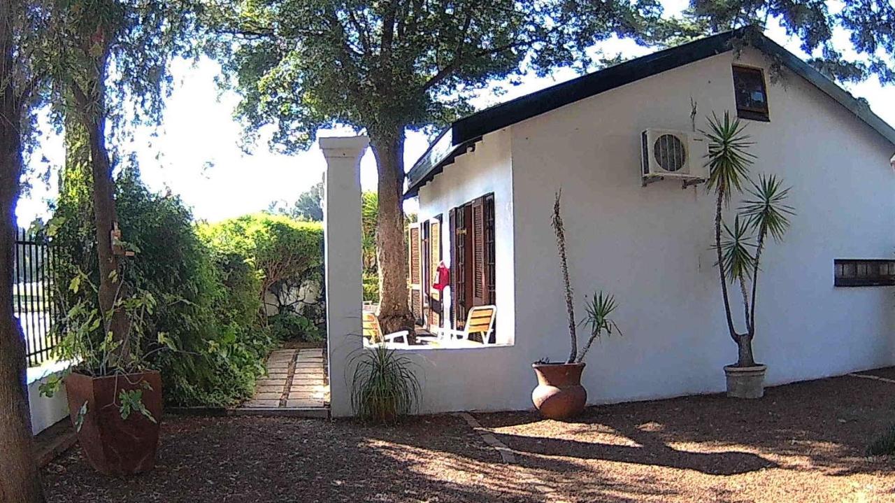 Kuru-Kuru Guesthouse Kuruman Exterior foto